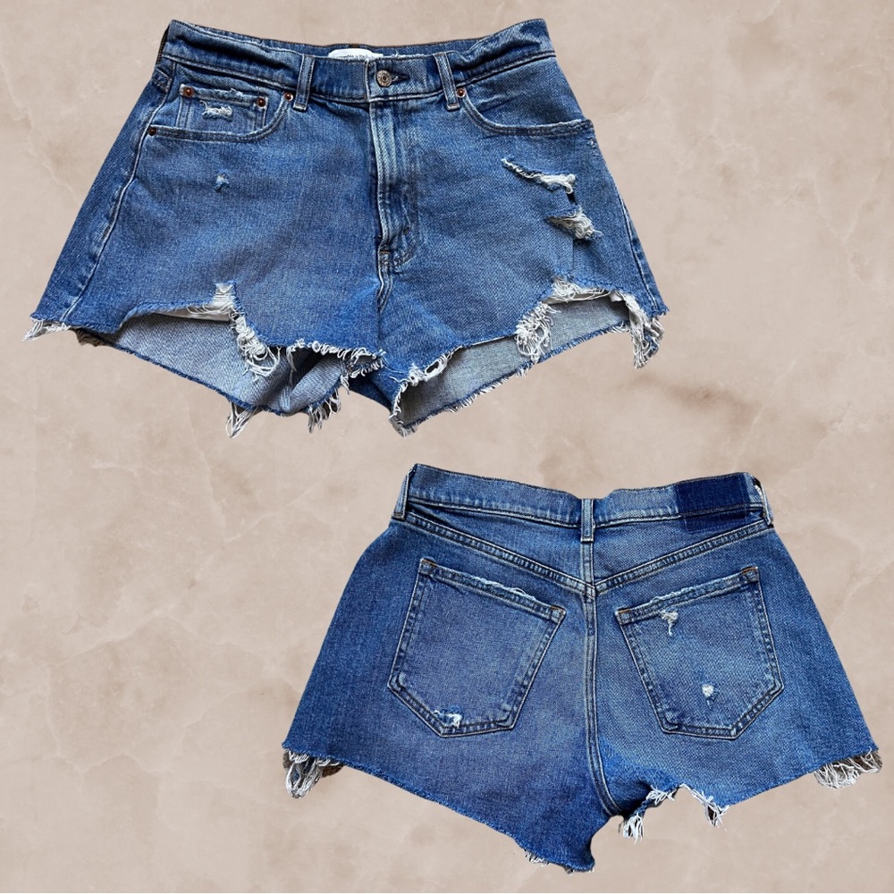 Abercrombie Mid Rise Mom Short CURVE LOVE- BRAND NEW, Never worn.